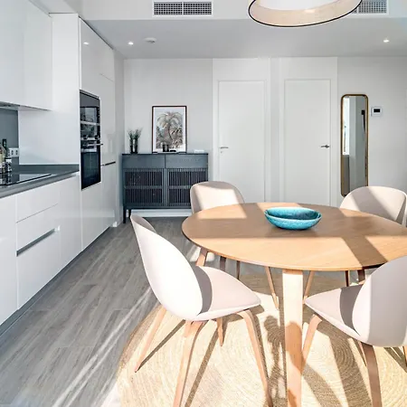Lm362b - 2 Bedroom Penthouse With Large Sundeck Apartment *